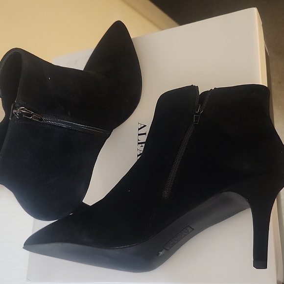 Alfani Black Pointy Toe Bootie - Picture 3 of 4